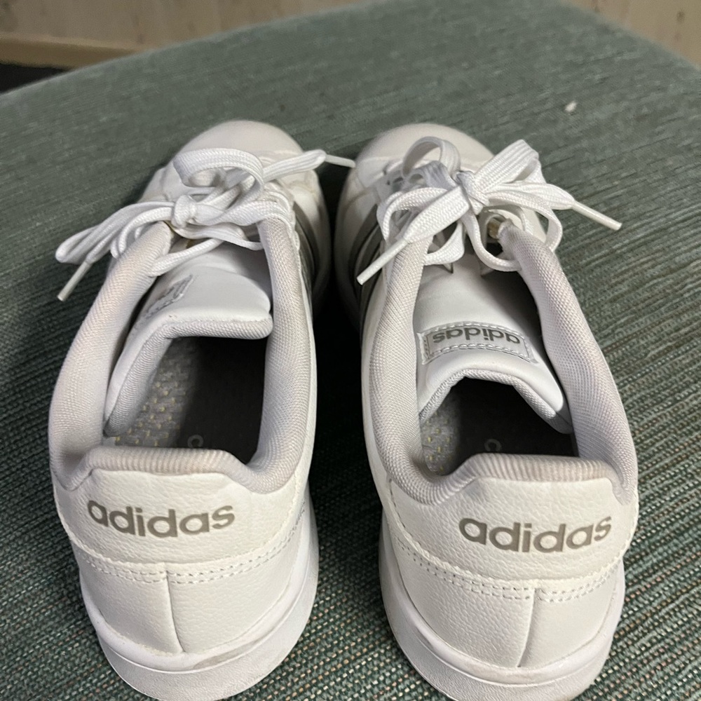 Adidas 3 stripe white shoes